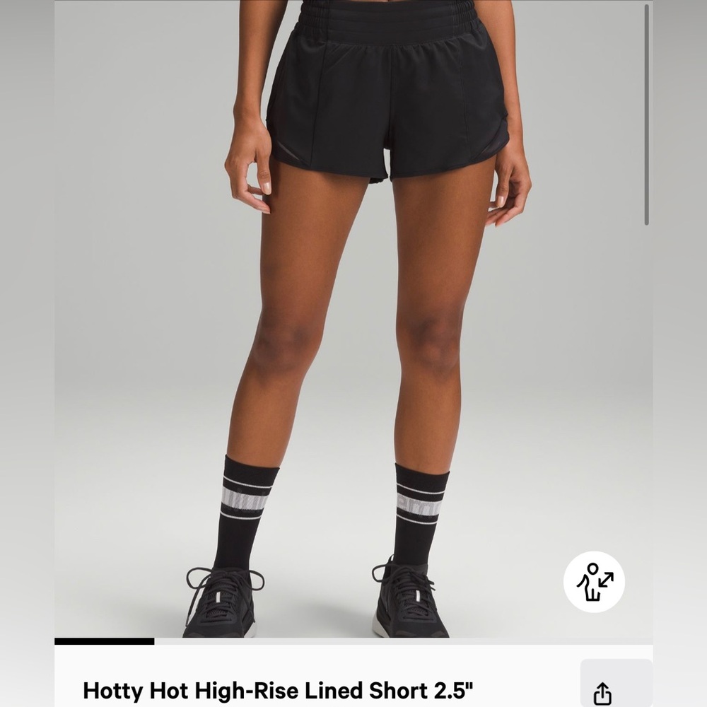LIKE NEW LULULEMON HOTTY HOT 2.5IN SHORT